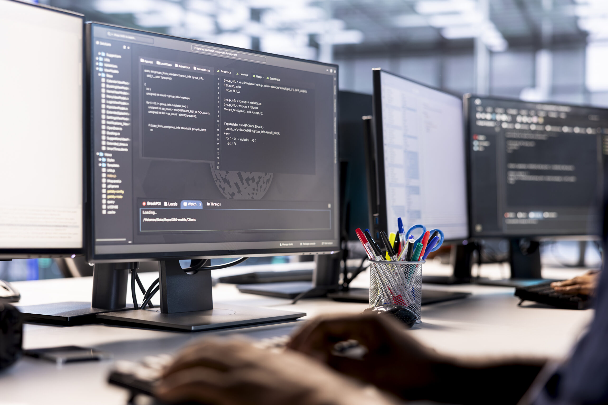 飲食店のホームページは外注と自作どちらが正解？現場目線で本音で解説